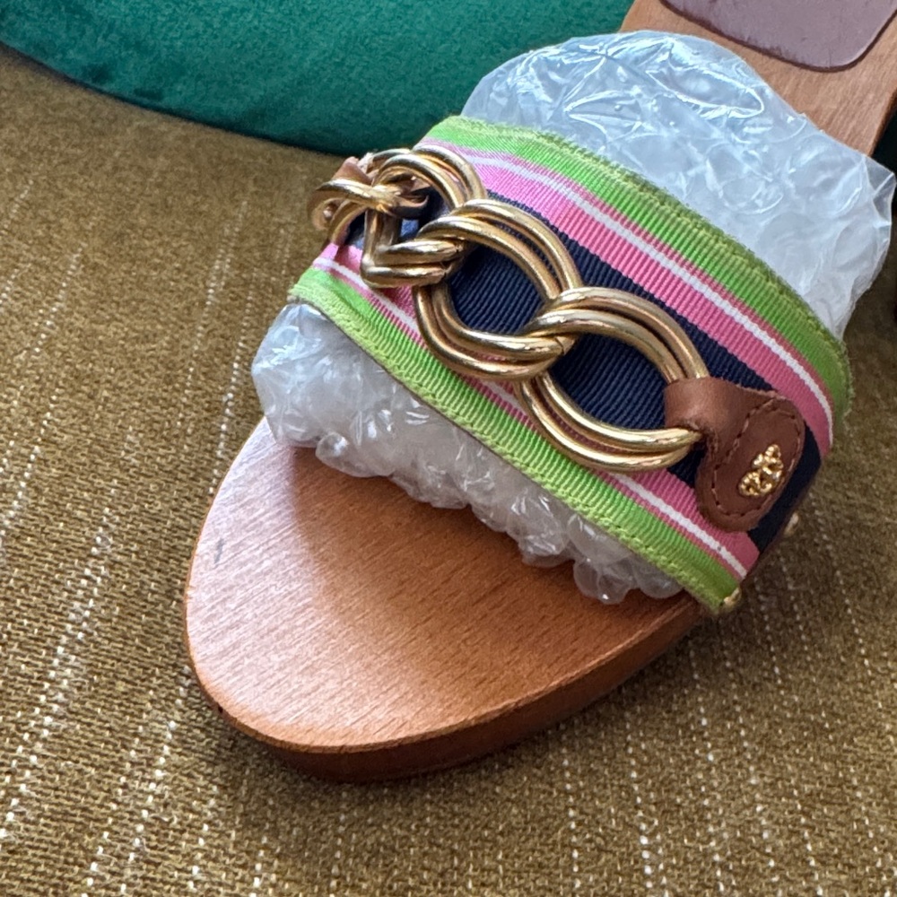 Juicy Couture Wooden Heel Mules with Gold Chain - Picture 5 of 12